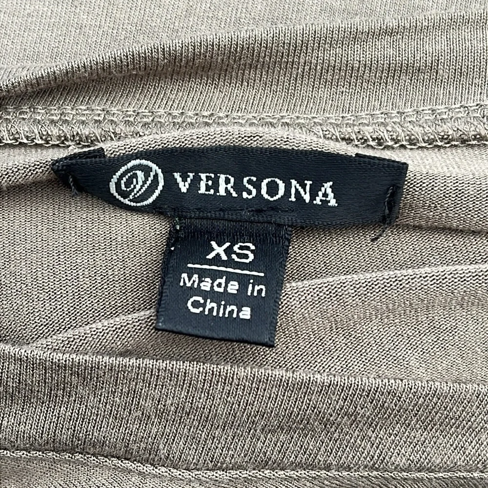Versona quarter length sleeve top olive green v neck women’s XS
